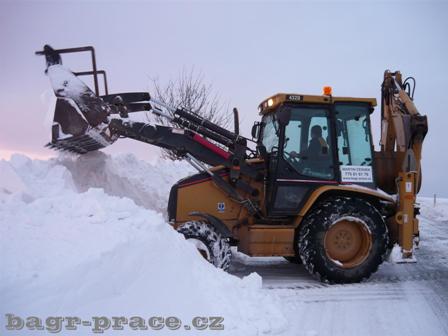 Traktorbagr - Zimní práce