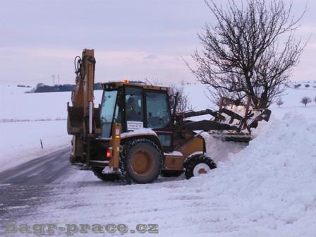 Traktorbagr - Zimní práce